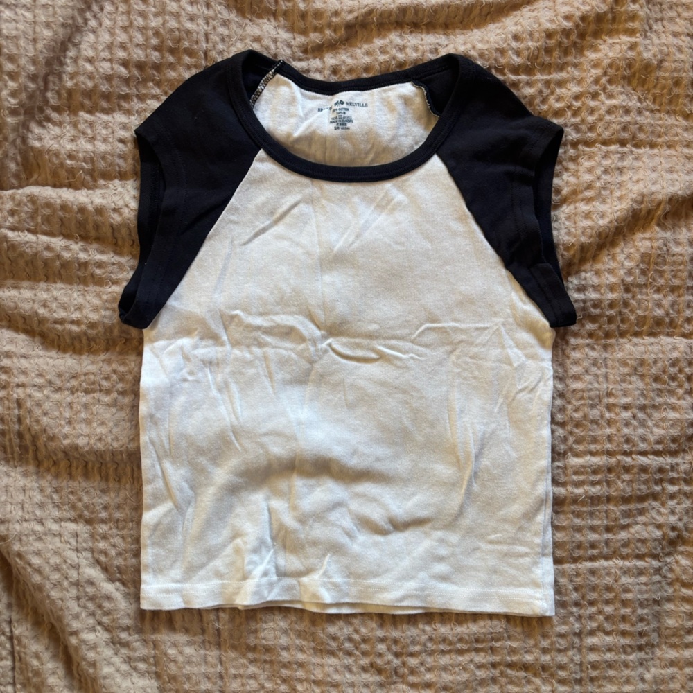 🦨Brandy Melville sleeveless top